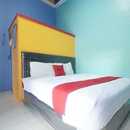 RedDoorz Syariah near Mall Roxy Banyuwangi 2 Bagian luar foto